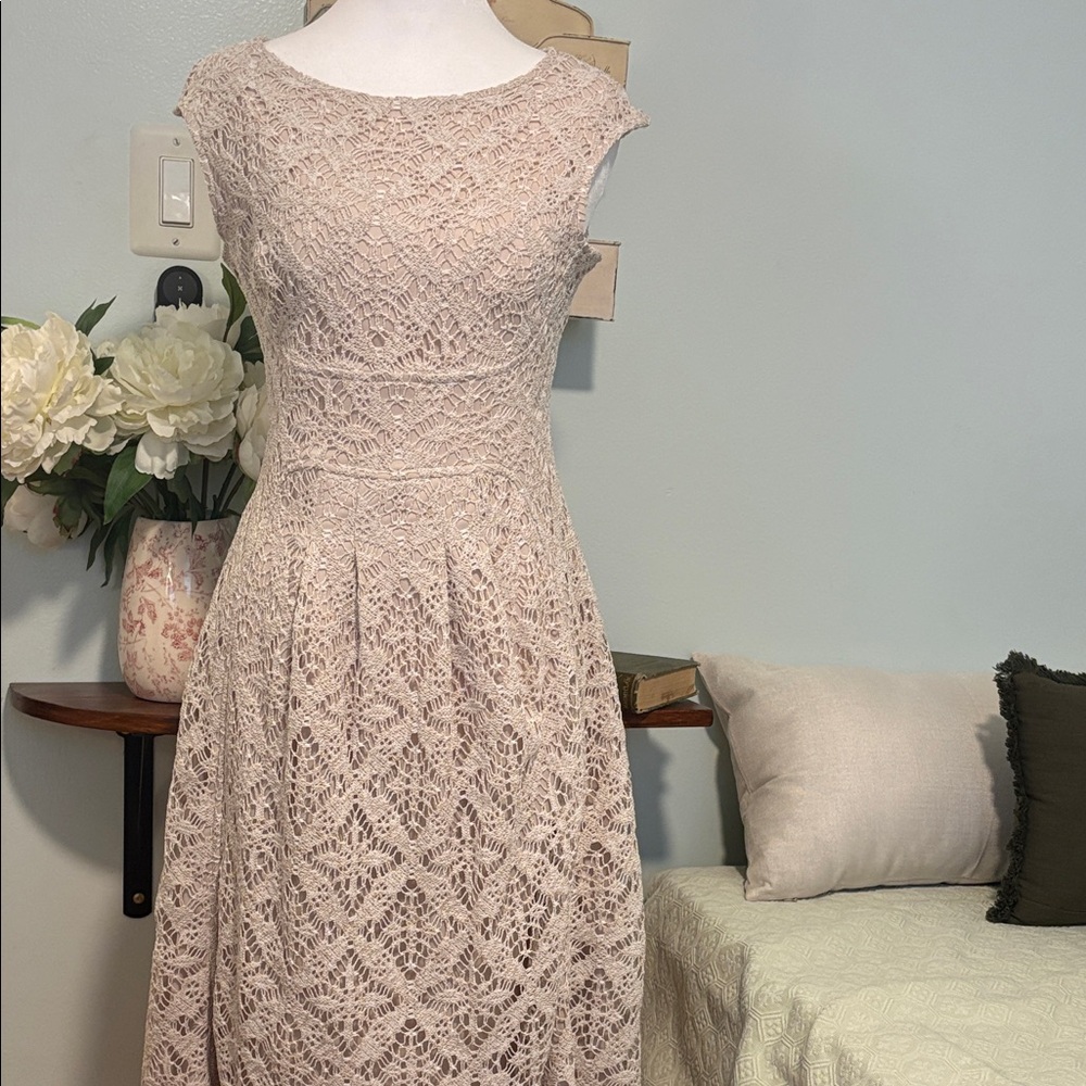 London Times Lace Midi Dress in Cream